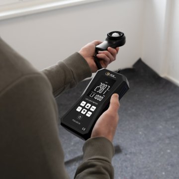 Měření osvětlení na pracovišti: kolik luxů norma vyžaduje a jak je správně změřit