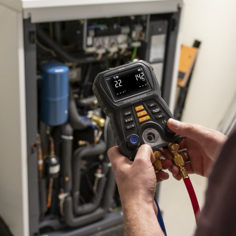 Digitálny manifold PCE-HVAC 10 s 83 chladivami a dvoma sondami