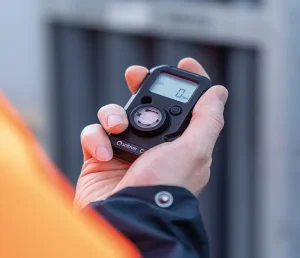 Osobní detektory plynu: jak chránit pracovníky v šachtách, kanalizaci a nádržích